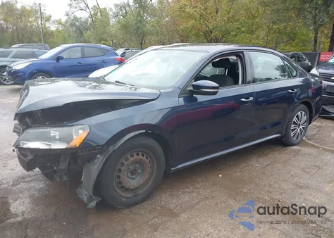 2014 Volkswagen Passat 1.8T S z USA, uszkodzony, nr VIN 1VWAS7A3XEC095606